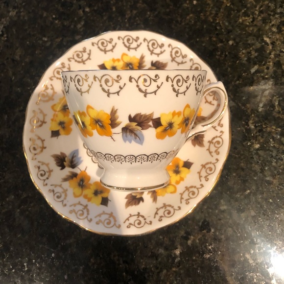 Vintage Clolclough England 8311 Footed Cup & Saucer 8oz with Yellow Gold Accents - Picture 1 of 8